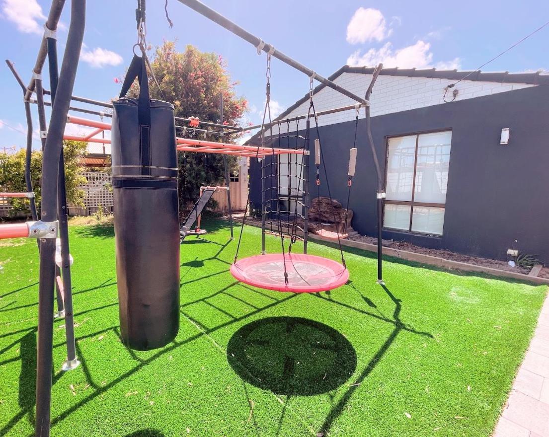 Luxe Family Retreat! Pool, Sauna, Playground, Netflix, Disney Plus - Housity