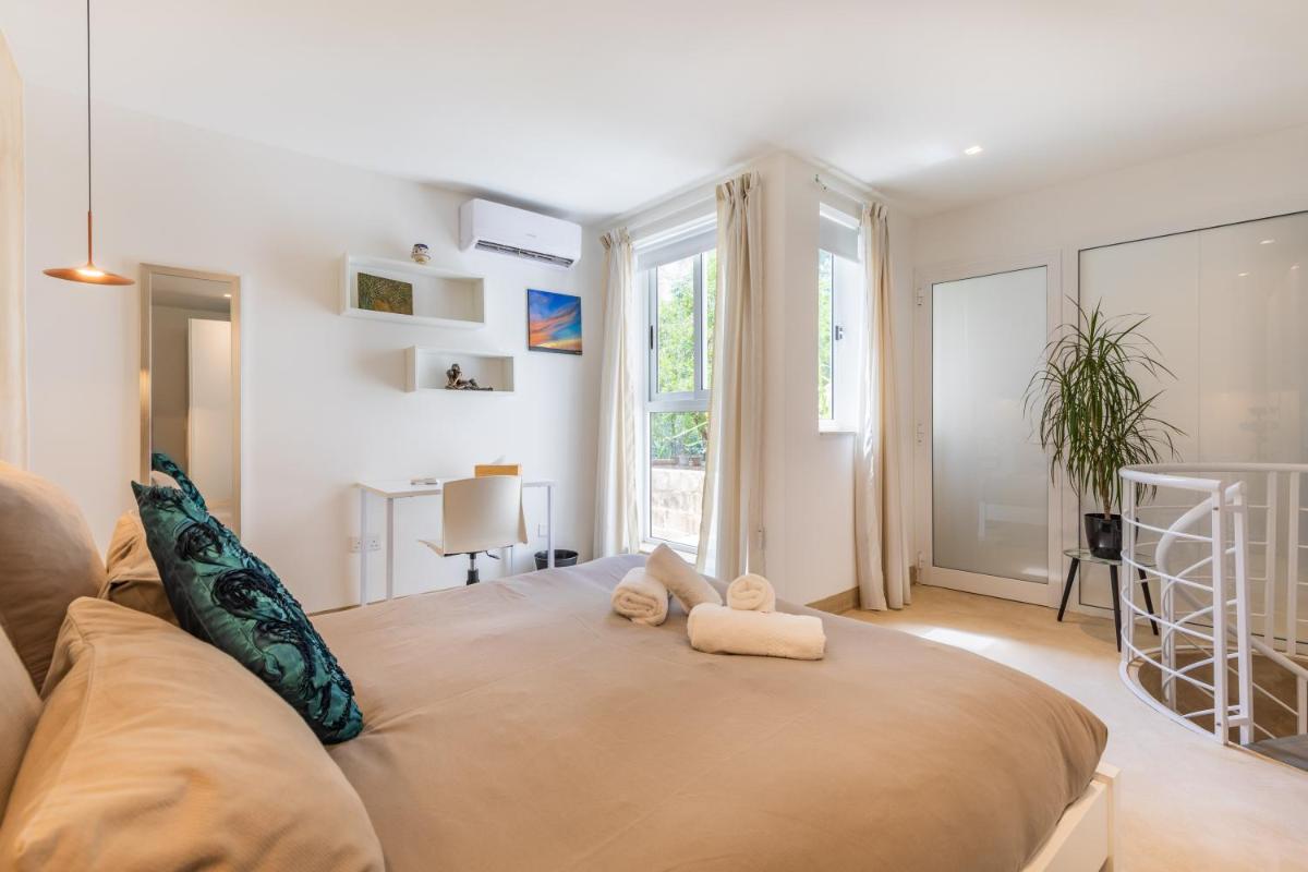 Sliema Luxurious One Bedroom Duplex Maisonette - Housity
