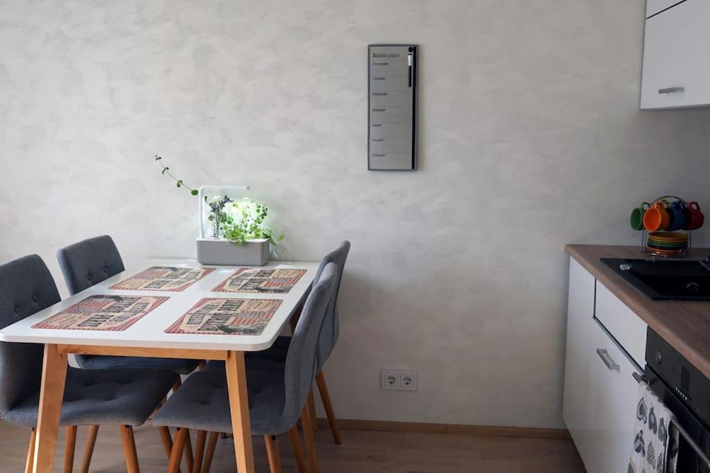 Cozy apartment near Lõunakeskus with home cinema - Housity