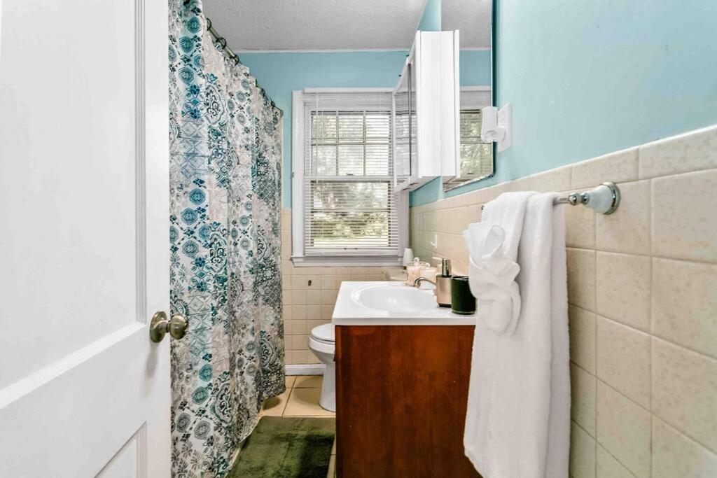 Cozy_Pets Allowed_Large Fenced yard_Grill_3 Bed - Housity