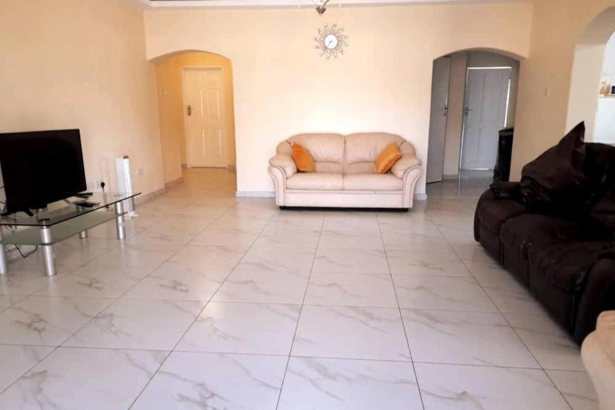 Remarkable ManaComfy 14Bed House in Victoria Falls - Housity