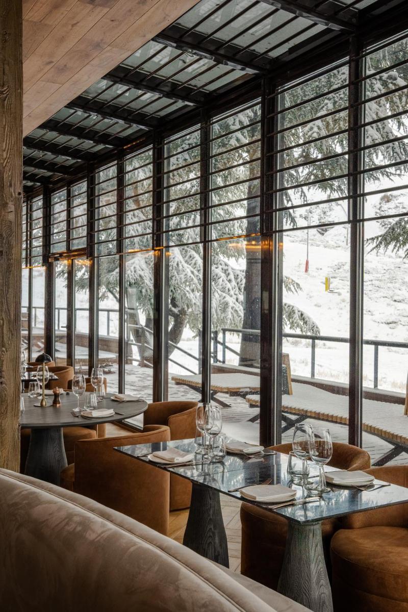 Un restaurante o sitio para comer en Hotel Maribel
