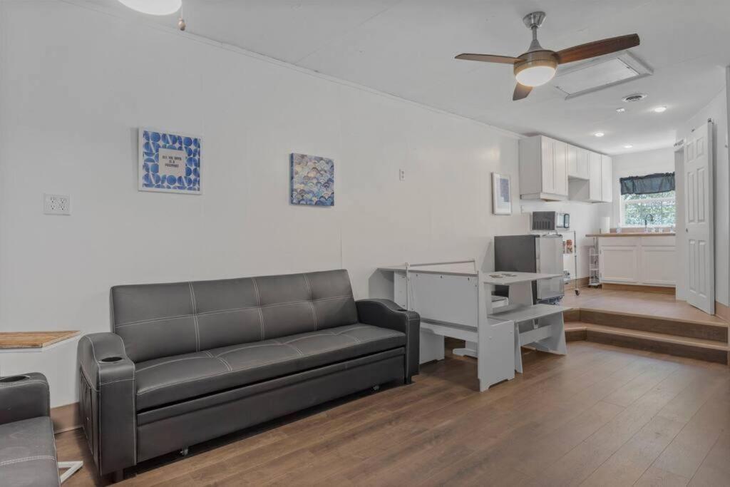 NEW Studio Unit_NEAR the beach and downtown - Housity