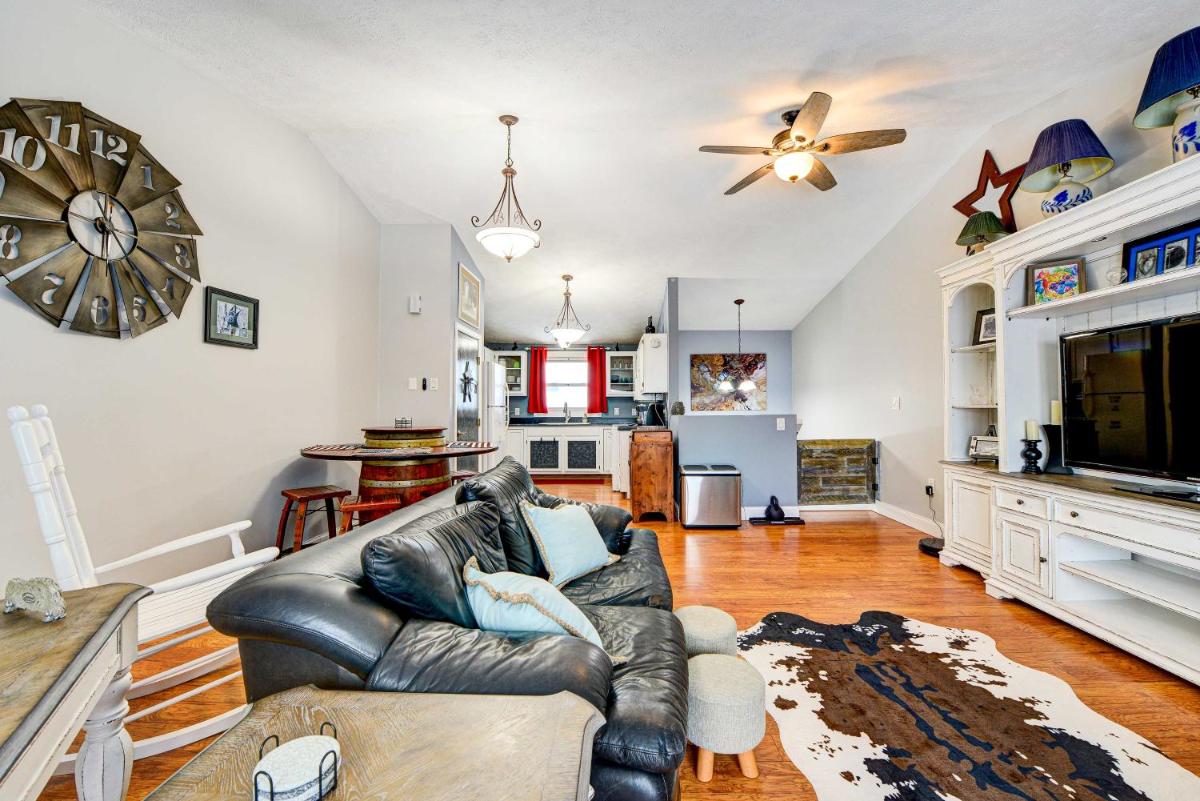 Cozy Manchester Getaway Near Skiing! - Housity