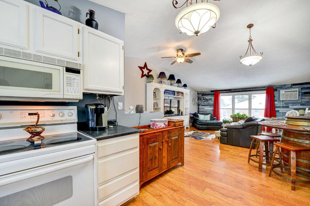 Cozy Manchester Getaway Near Skiing! - Housity