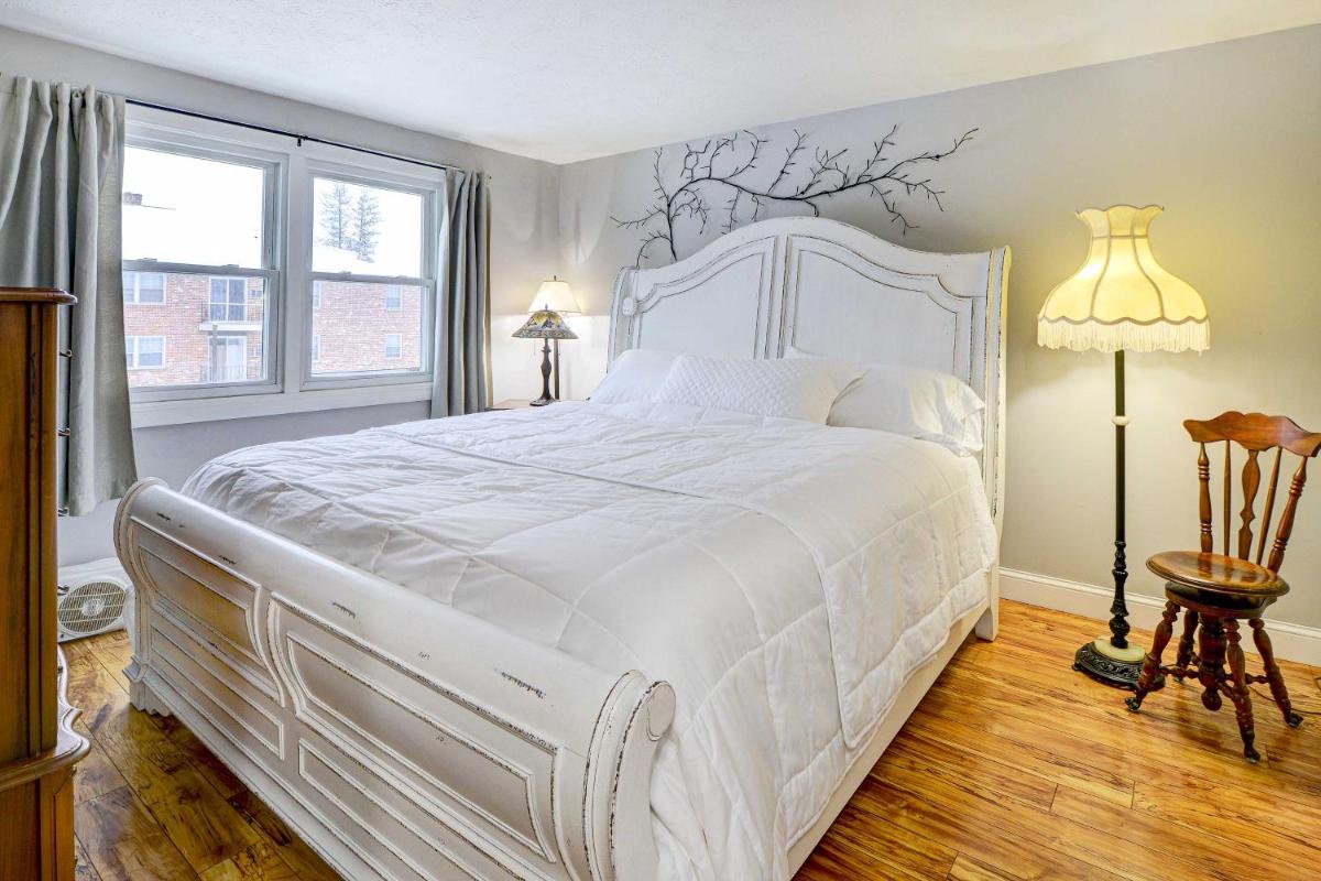 Cozy Manchester Getaway Near Skiing! - Housity
