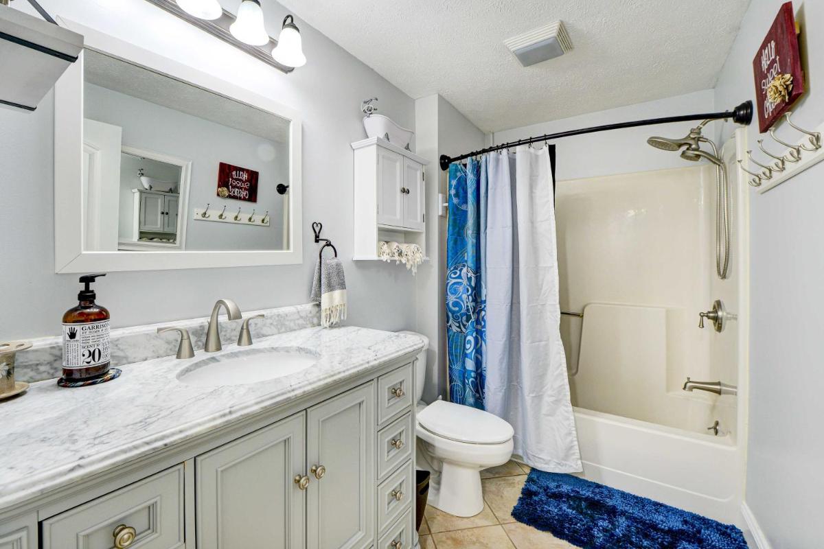 Cozy Manchester Getaway Near Skiing! - Housity