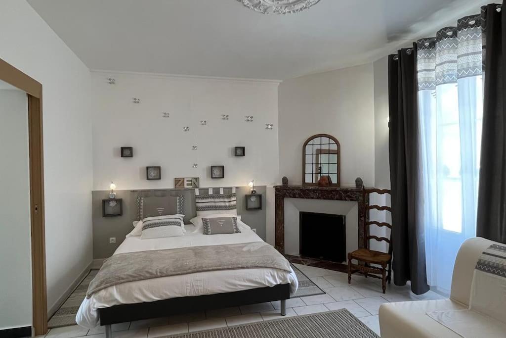 Grand gite à Braine-LA TOURELLE DU MARQUIS-12à14pers. - Housity