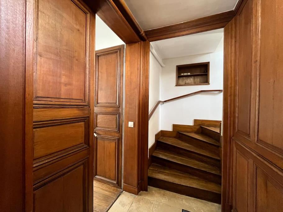 Grand gite à Braine-LA TOURELLE DU MARQUIS-12à14pers. - Housity