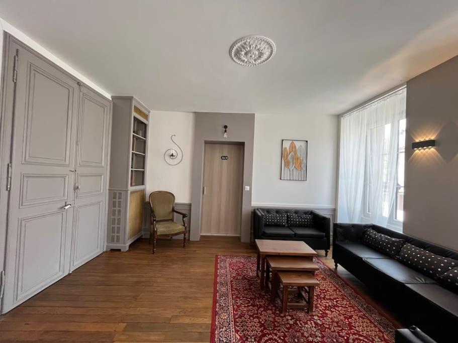 Grand gite à Braine-LA TOURELLE DU MARQUIS-12à14pers. - Housity