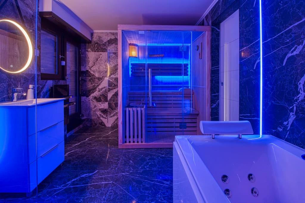 Appart Hotel avec Sauna, Jacuzzi, - Housity