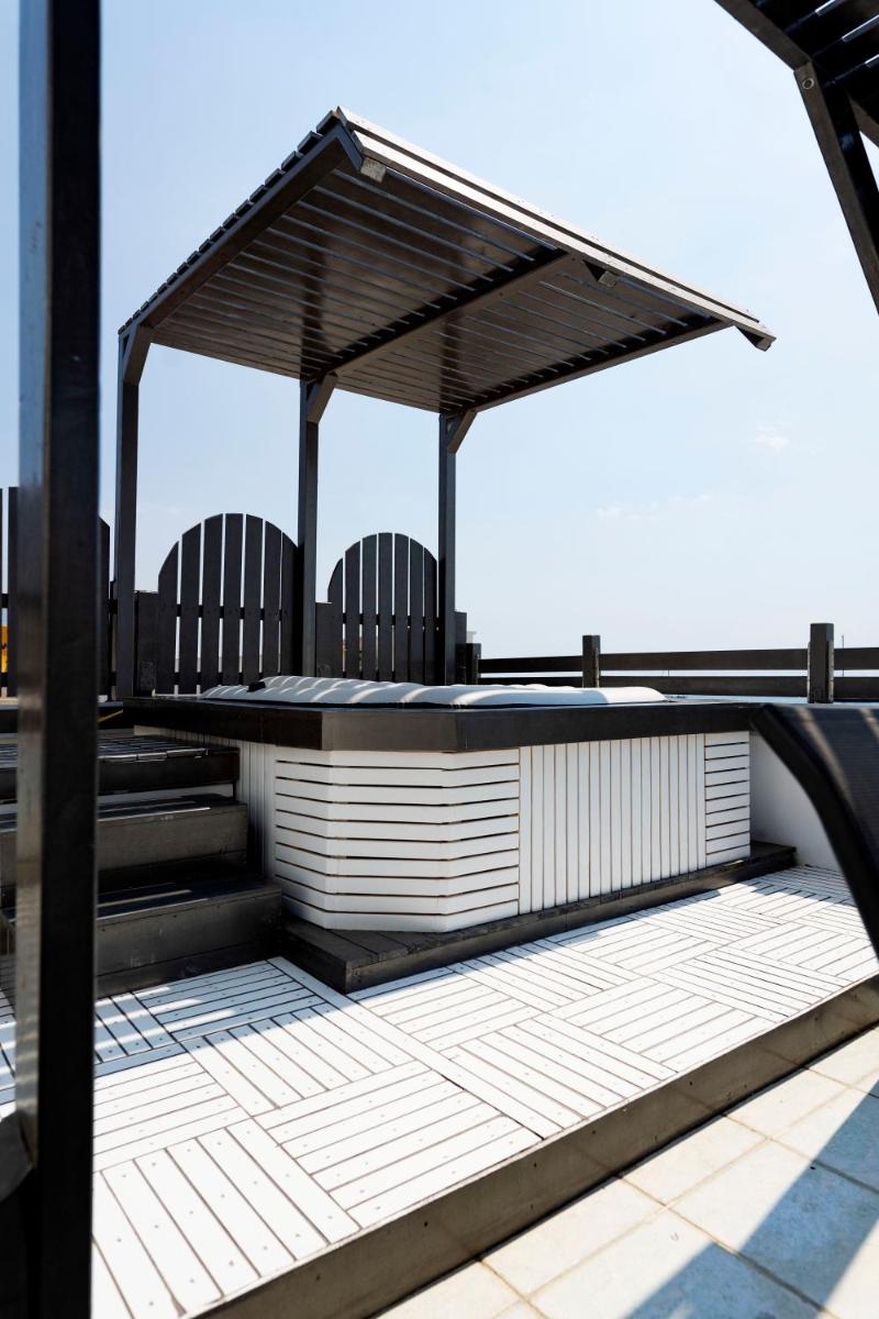 Suitetrails - Harbour Lounge rooms