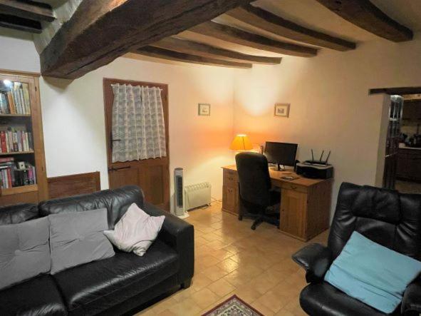 La Maison Tournesol - 3 bedroom house with large garden near Saumur - Housity
