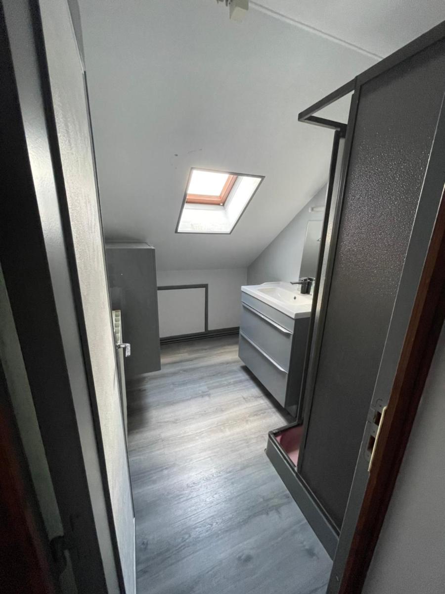 charmante maison avec 4 chambres et parking fermé - Housity