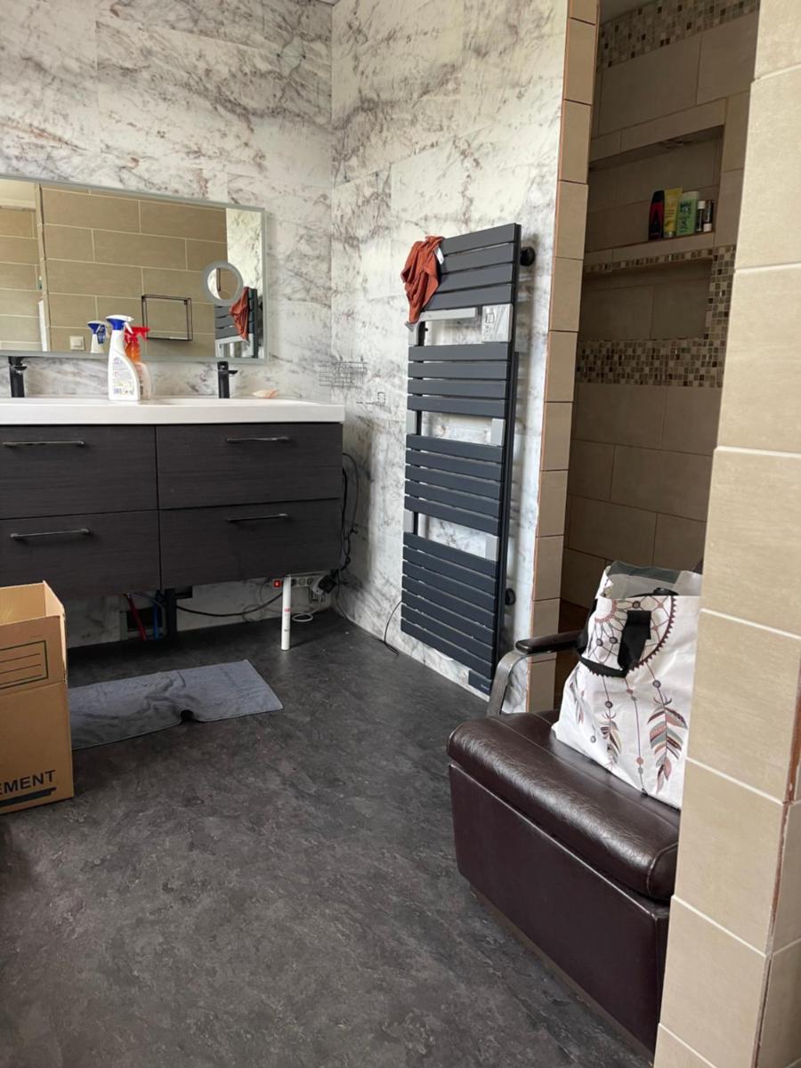 charmante maison avec 4 chambres et parking fermé - Housity