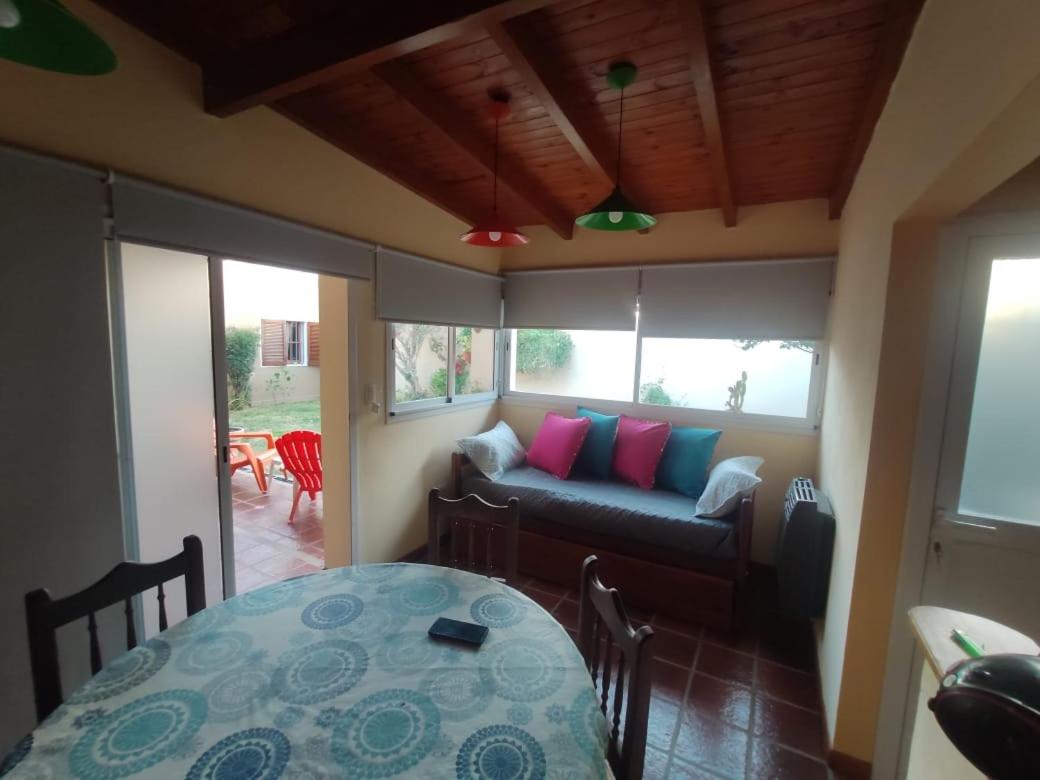 De paso primo camas simples cochera con rejas sin techo - Housity