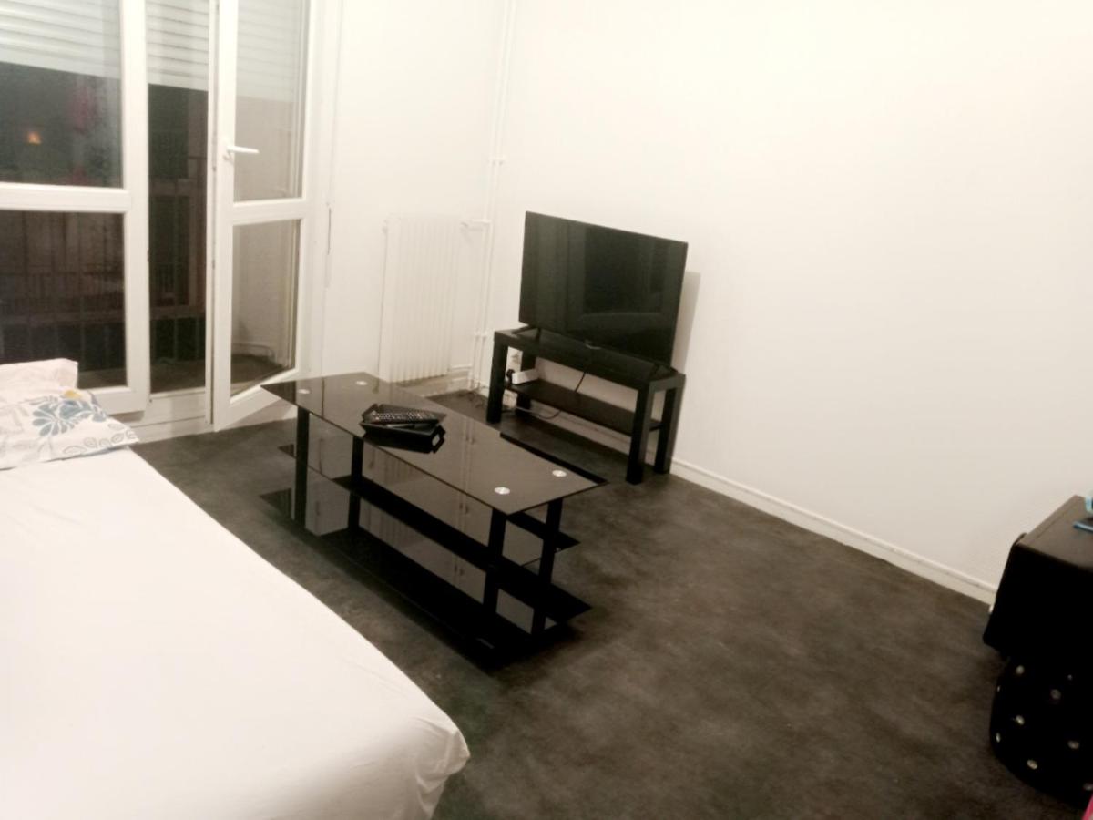 Joli Studio avec Balcon proche de tout - Housity