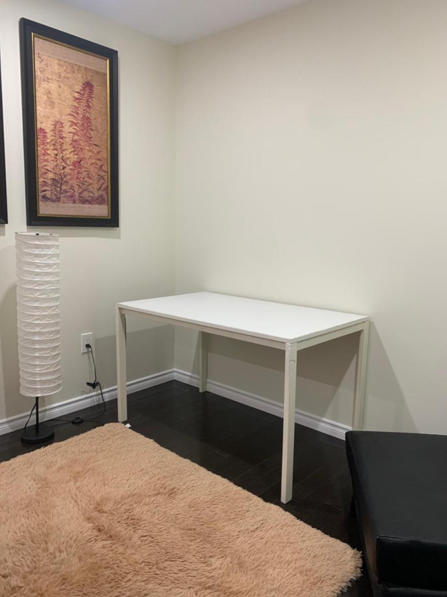 Niagara Contemporary Stay - Housity