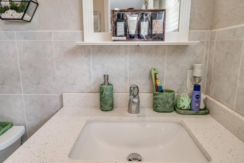 Suitetrails - Modern home 10 minutes from Fort Lauderdale beach!