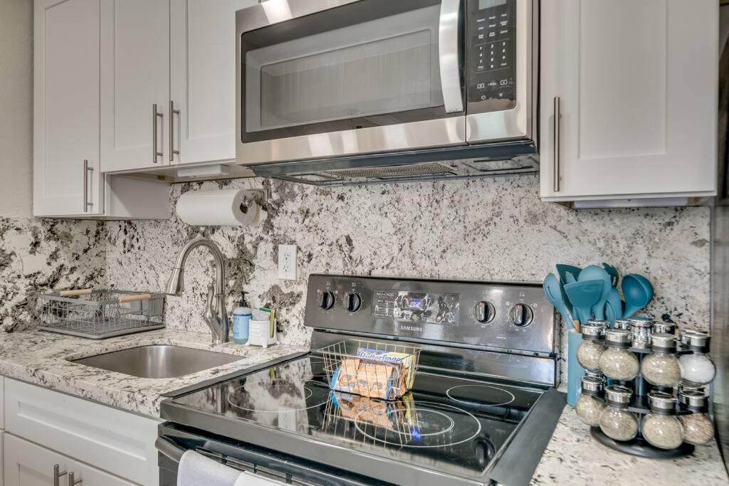 Suitetrails - Modern home 10 minutes from Fort Lauderdale beach!