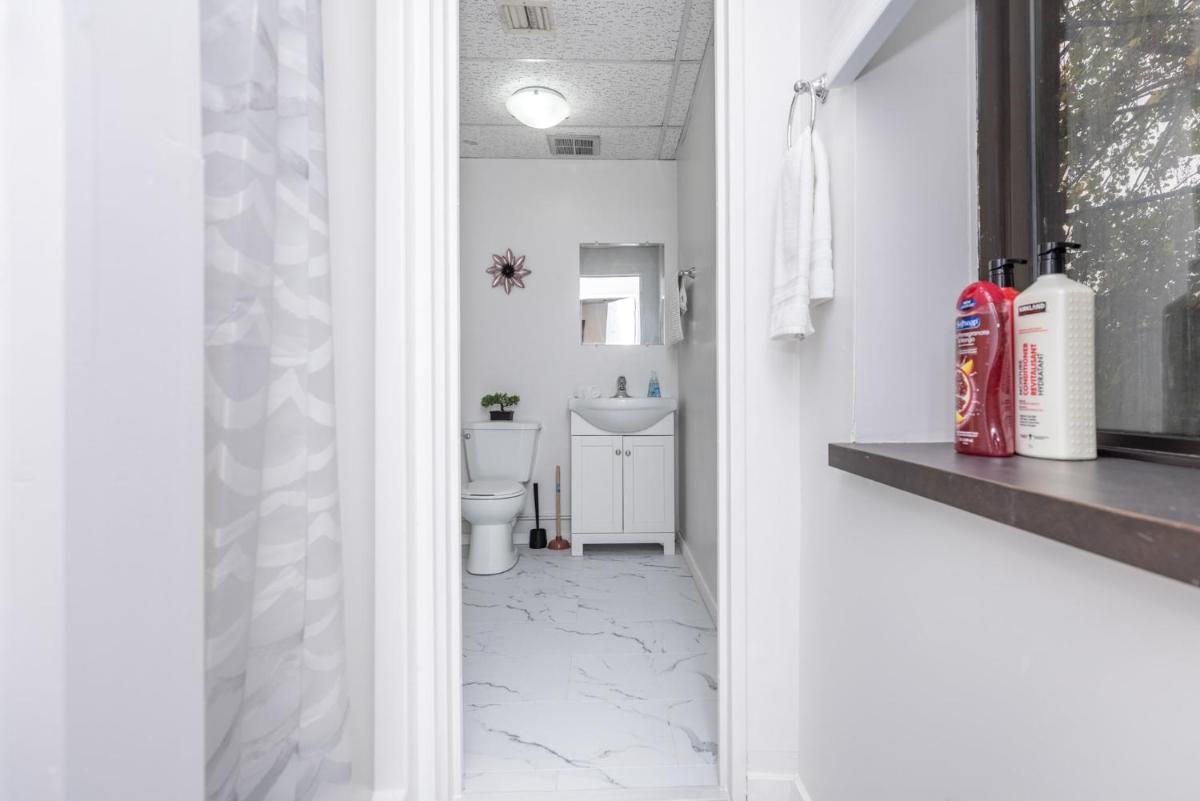 Suitetrails - Studio Unit w King Bed Close to Downtown Ottawa