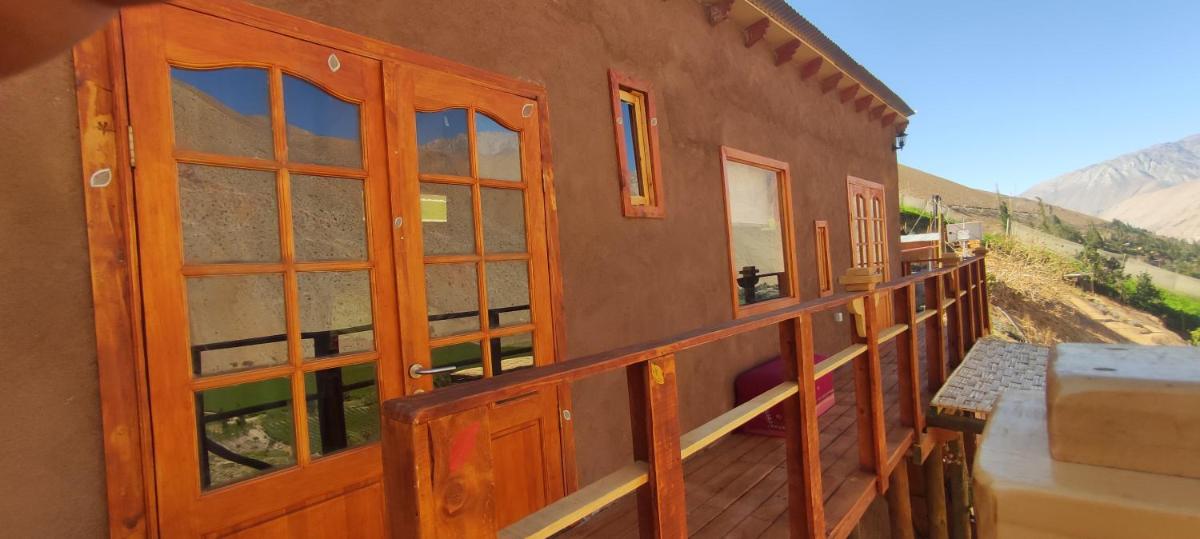 Cabaña Hojitas de Laurel con Vista Panorámica - Housity
