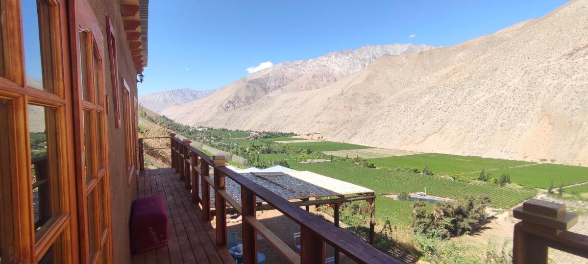 Cabaña Hojitas de Laurel con Vista Panorámica - Housity