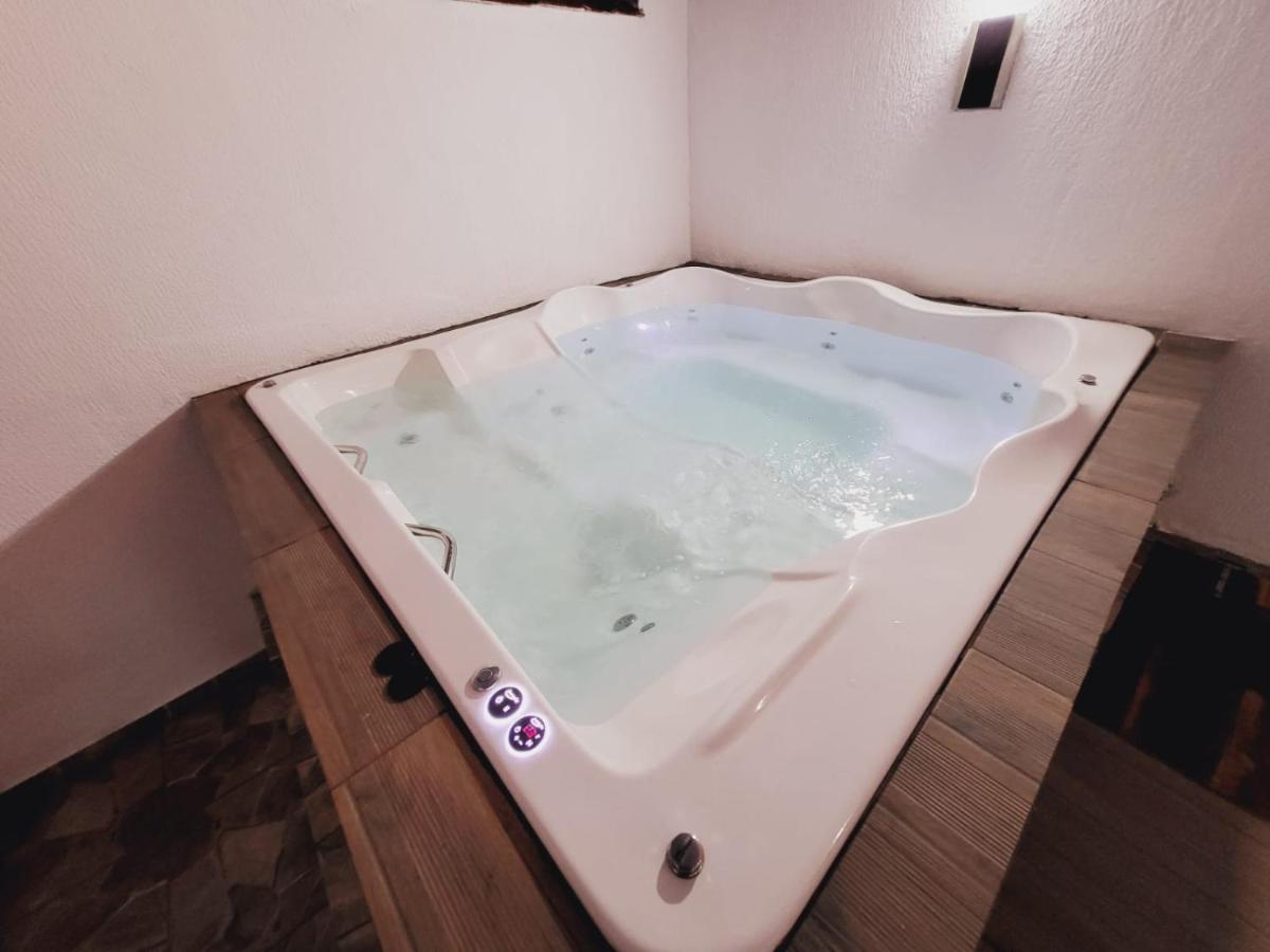 Casa Aconchegante com Piscina e Spa - Housity
