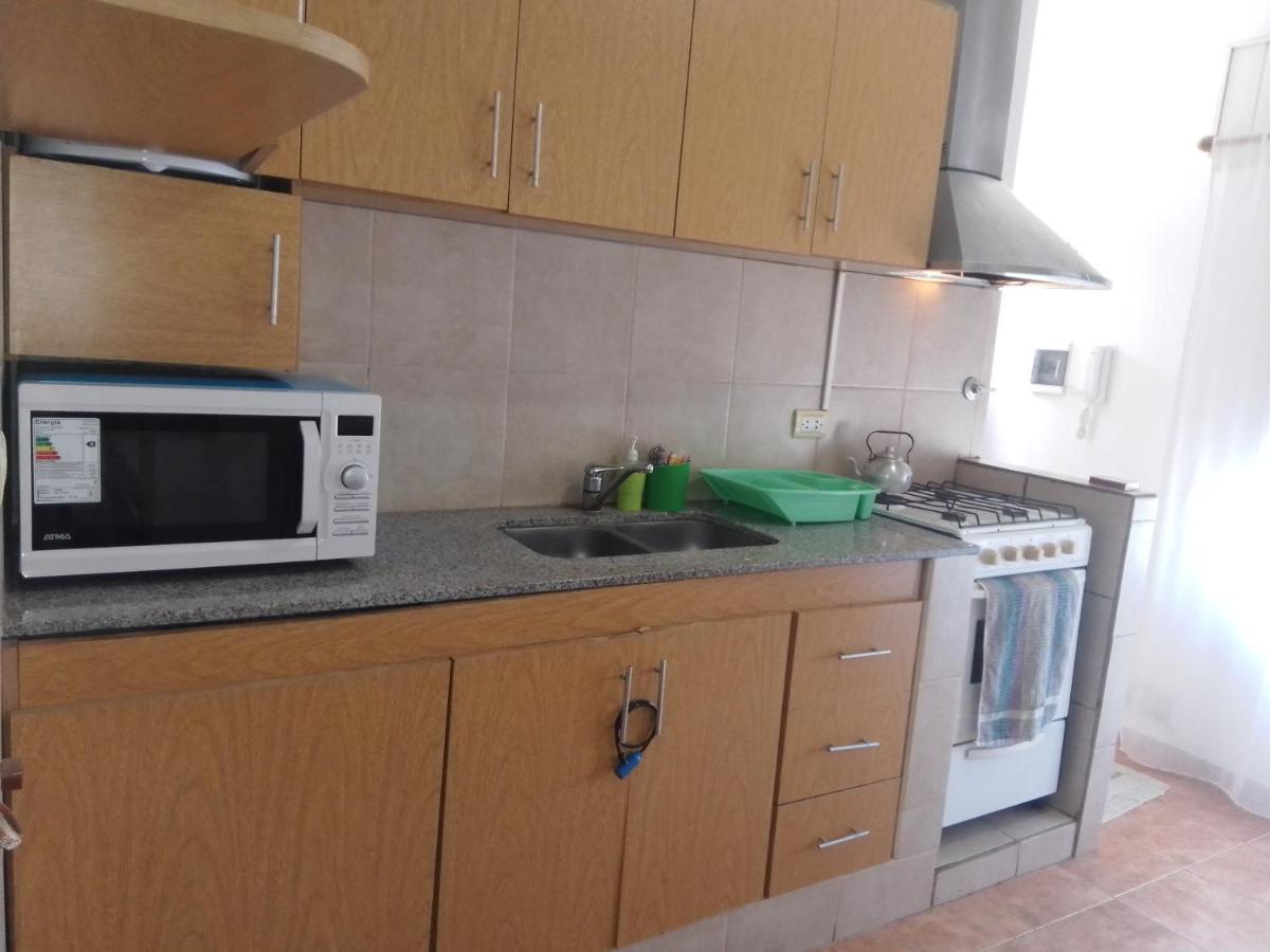 DEPARTAMENTO AVELLANEDA con GARAJE PRIVADO perfecto para hacer noche y continuar viaje - Housity
