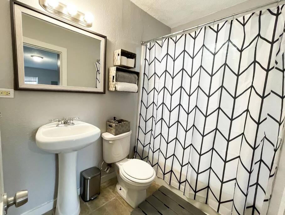 Suitetrails - 1 Bedroom Apartment - FREE Wi-Fi & Parking !