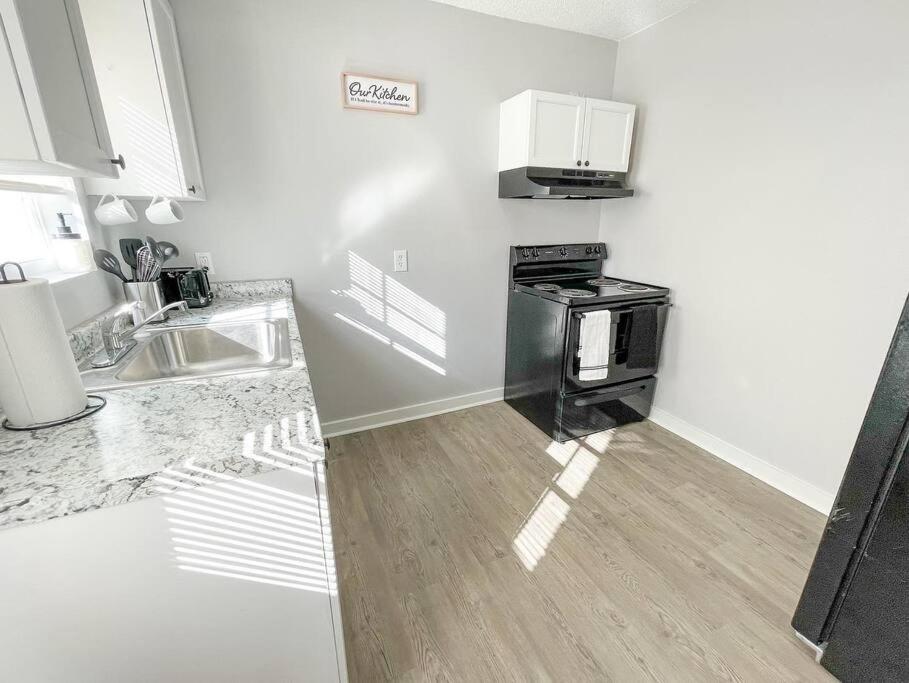 Suitetrails - 1 Bedroom Apartment - FREE Wi-Fi & Parking !