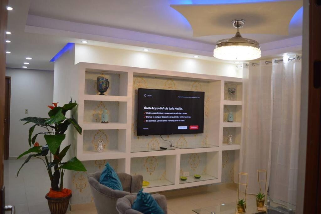 Suitetrails - Green Vista Luxury Apt - 20 mins Airport, Beach