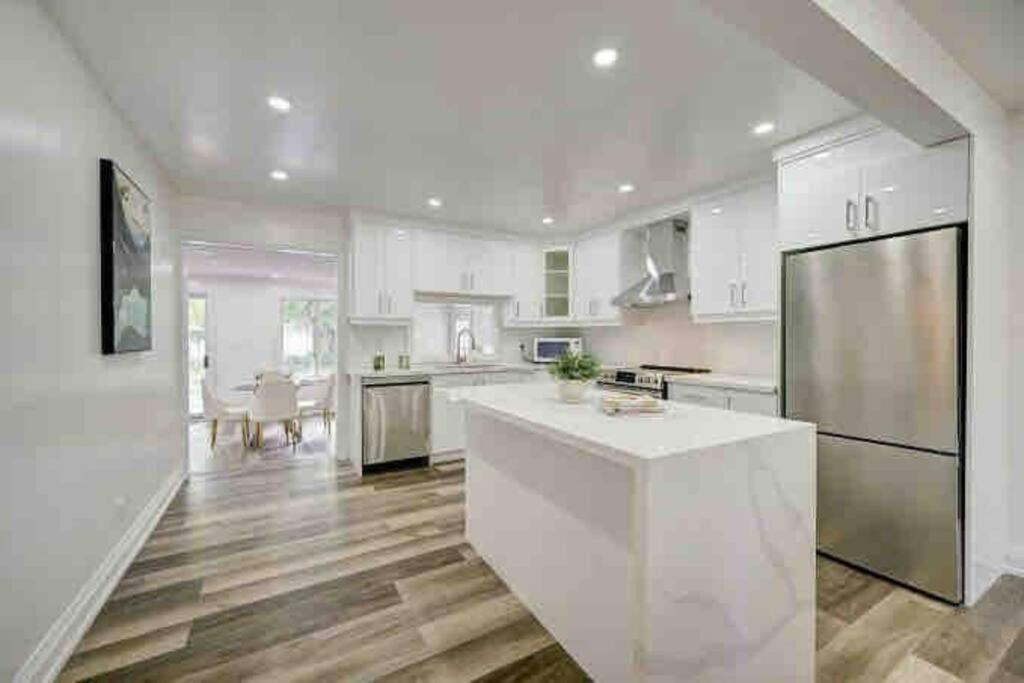 Suitetrails - *Minutes From Falls* Gorgeous Modern Home