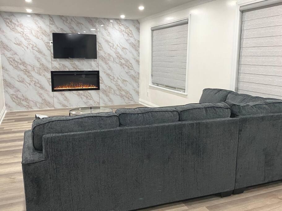 Suitetrails - *Minutes From Falls* Gorgeous Modern Home
