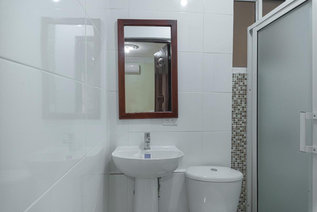 Premium Single Room with Fridge & Gated Parking - Housity