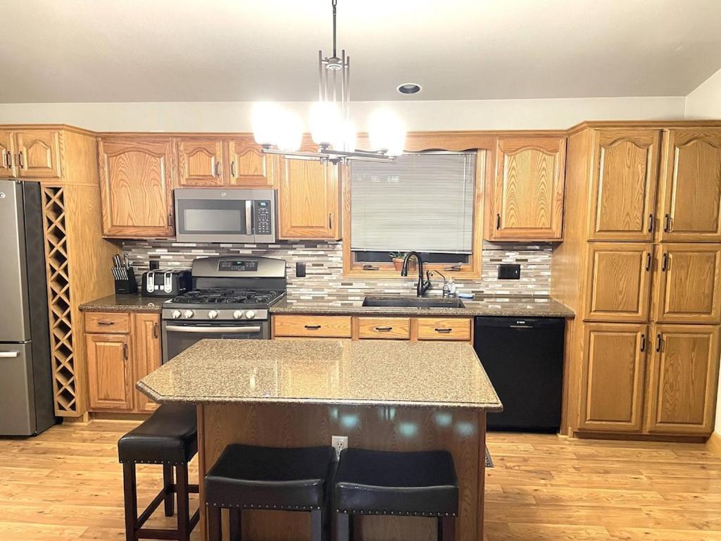 WolfDen Getaway-Winnebago Channel - Housity