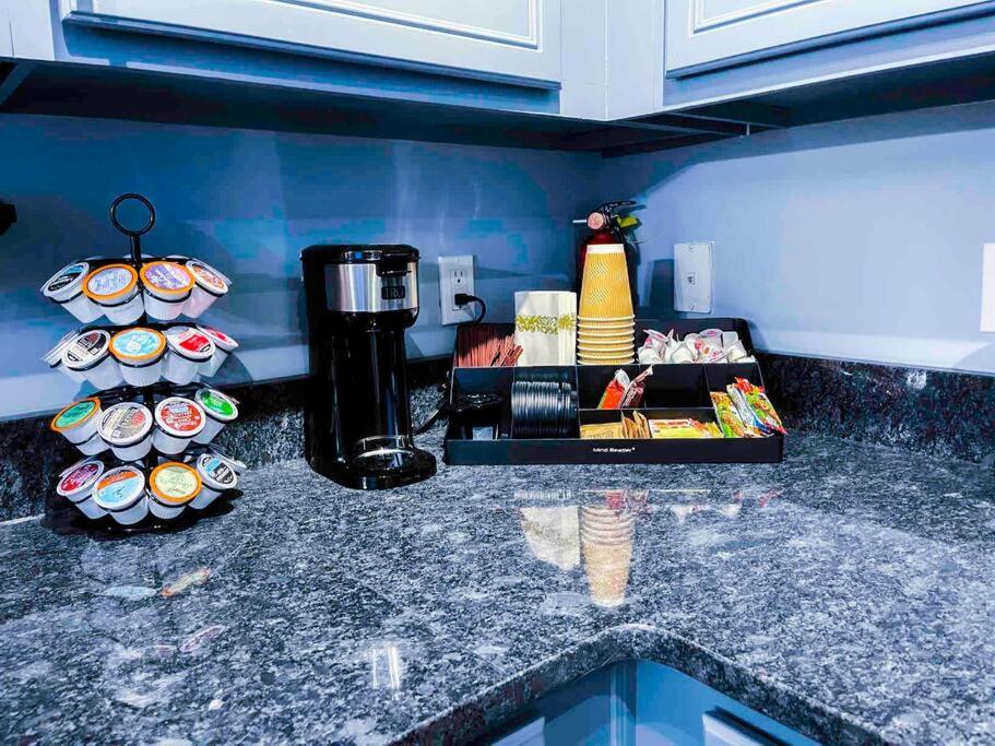 NEW! Casa Eleven22 Just Minutes From Airport - Housity