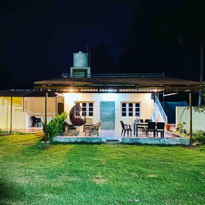 Cheerful 2 bedroom Private Farmhouse stay - Housity