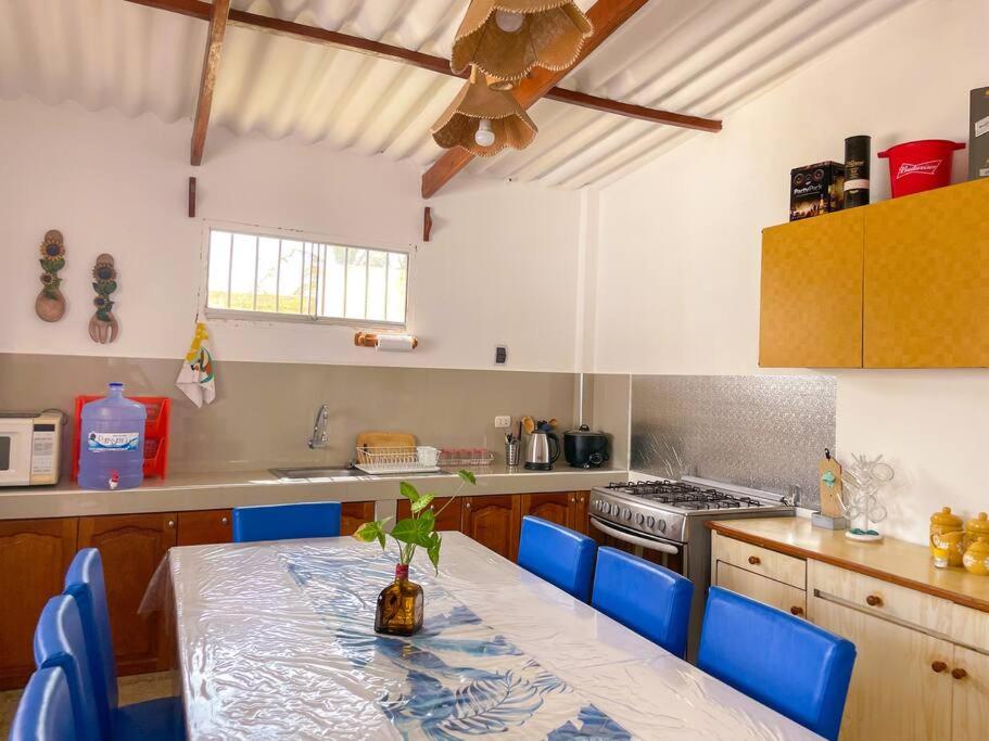 Casa de playa + WIFI, piscina y áreas verdes - Housity