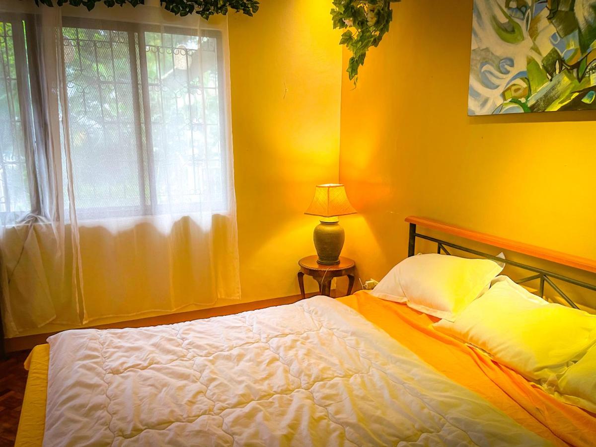 Spacious Vacation House in Tagaytay with Pool - Housity
