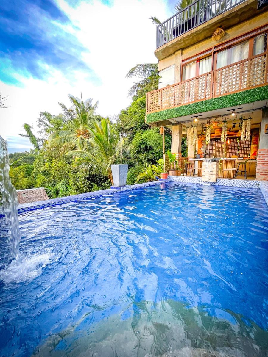 Unique Vacation Home in Tagaytay with Pool - Housity