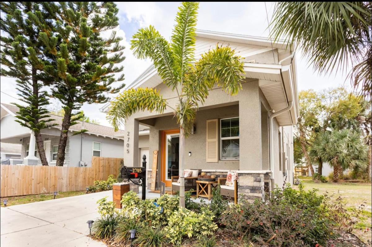 3 Bedroom Luxury Home Near Ybor City/Downtown Area - Housity