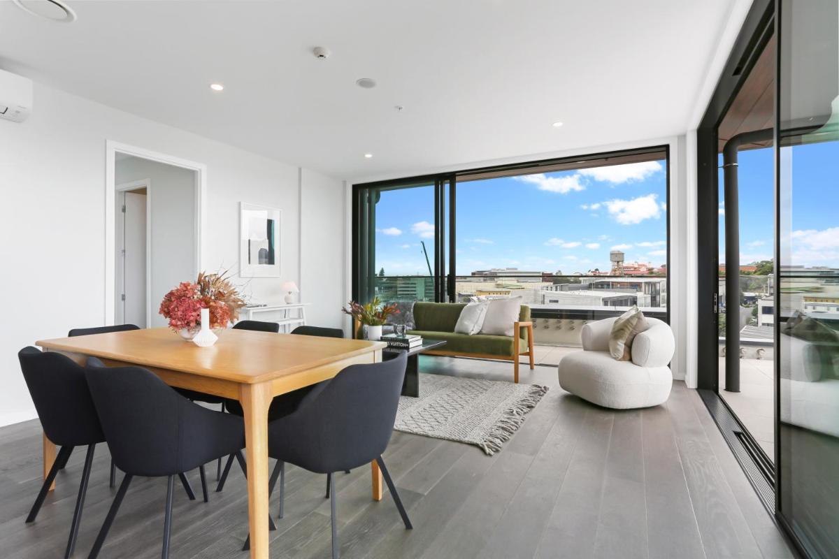 Enfield Sky - Brand New Luxury Penthouse - Housity