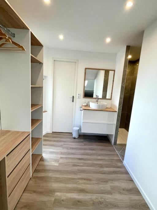 APPARTEMENT 1 CHAMBRE AVEC ENTREE INDIVIDUEL - Housity