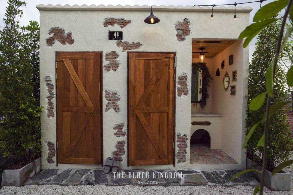 The Black Kingdom - เดอะ แบล็ค คิงดอม - Hizvo
