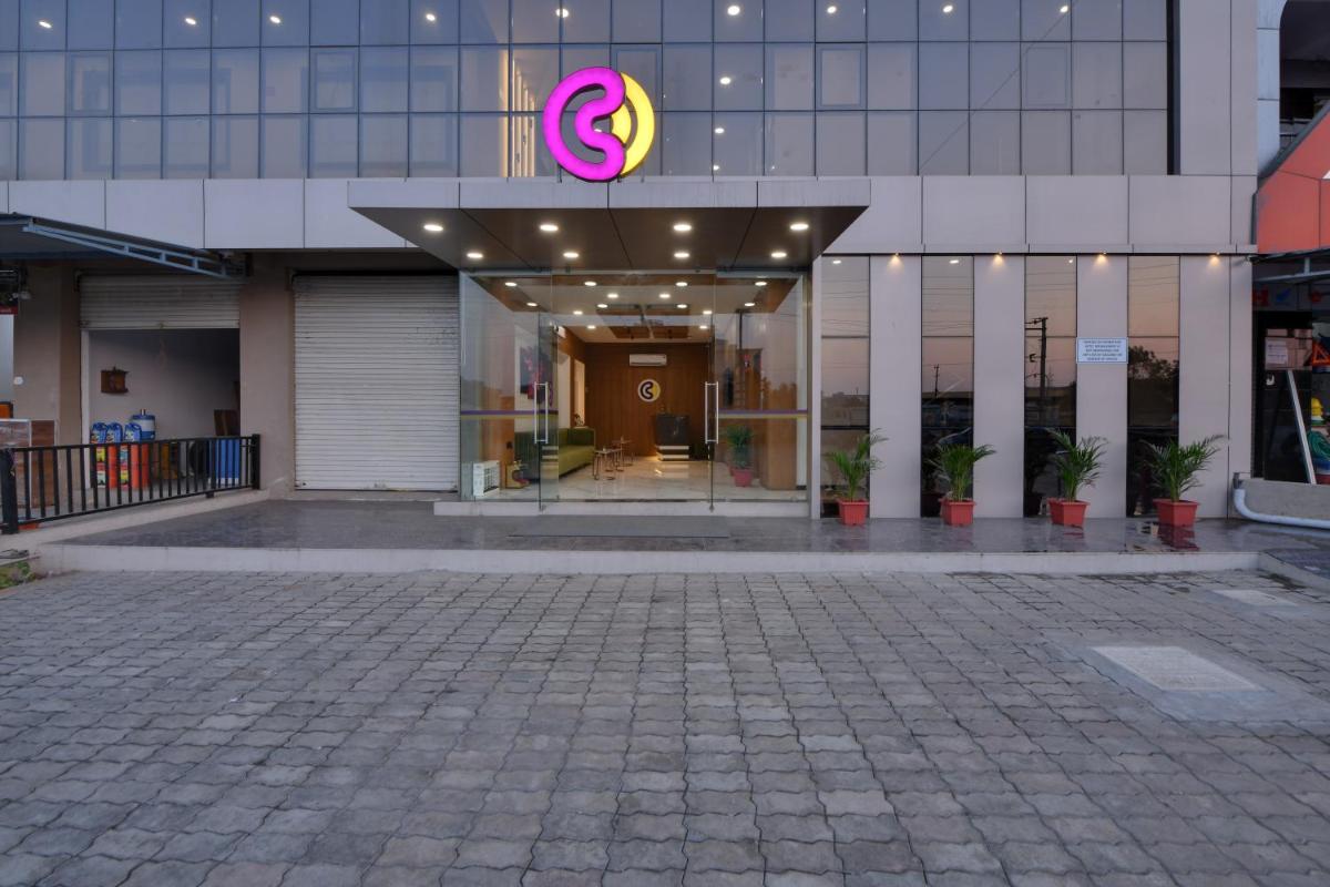 Suitetrails - Click Hotel Tulsi Jamnagar