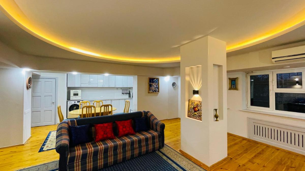 Suitetrails - 3-Bedroom Apartment on Ohunboboev