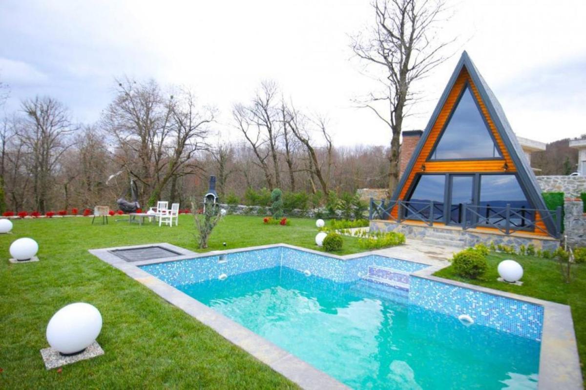Bungalow with Jacuzzi and Private Pool in Sapanca - Housity
