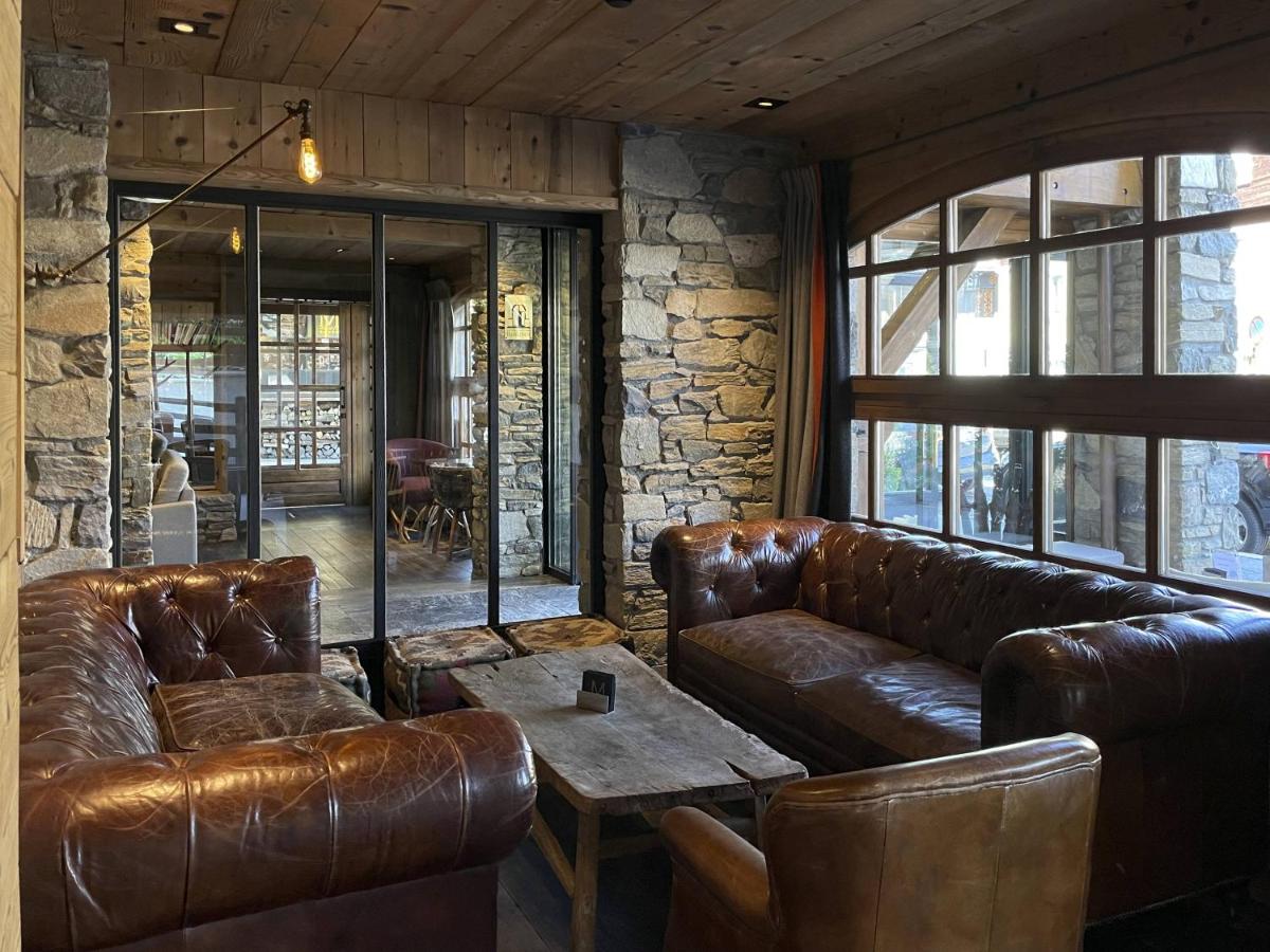 Coin salon dans l'établissement M de Megève