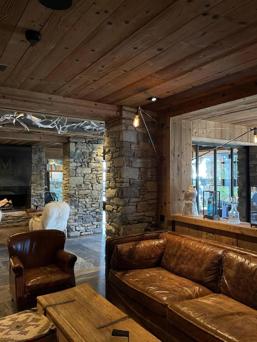 Coin salon dans l'établissement M de Megève